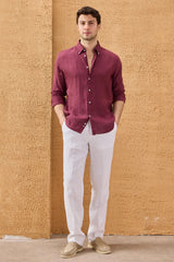 Miesten viininpunainen puhdasta pellavaa oleva pitkähihainen kauluspaita