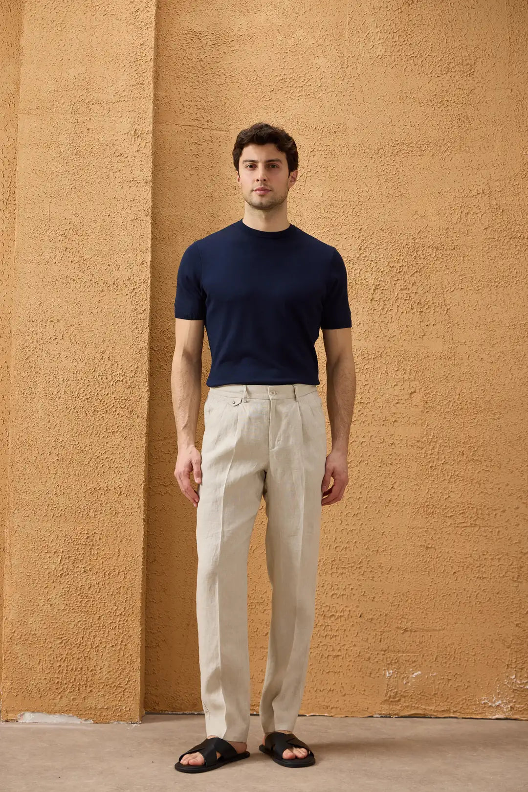 Miesten beige pellavainen rento kaksiosainen puku vetoketjulla, safarityylinen kesäpuku