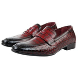 Miesten punaiset slip-on-loaferit muodollisille slip-on-tossuille