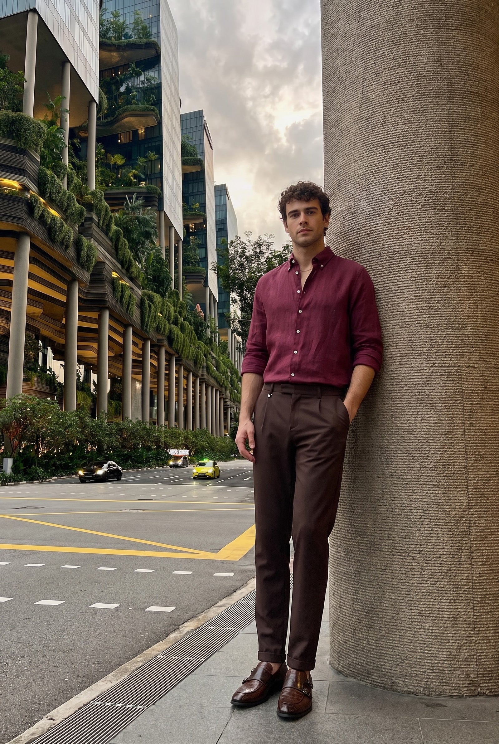 Look #894 styled with Miesten ruskeat laskostetut Gurkha-housut, joissa säädettävä vyötärö ja kapeneva istuvuus