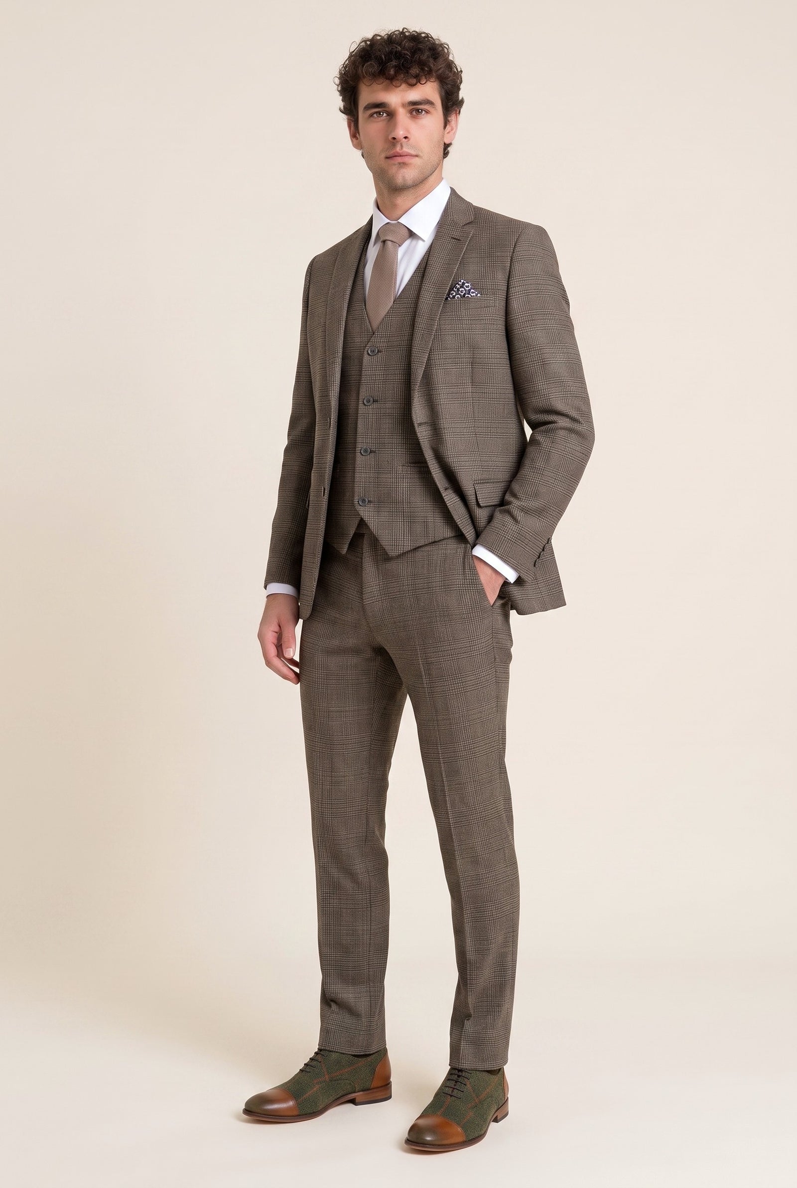 Look #603 styled with Miesten ruskeanruskea ruutukuvioinen vartalonmyötäinen kolmiosainen puku