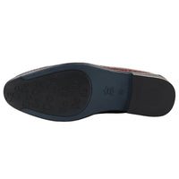 Miesten punaiset slip-on-loaferit muodollisille slip-on-tossuille