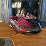 Miesten punaiset slip-on-loaferit muodollisille slip-on-tossuille