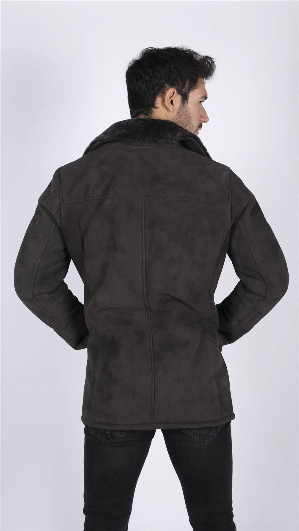 Miesten aito lampaannahkainen takki, ruskea, vintage-klassinen 3/4-takki, nappikaulus, v-aukkoinen