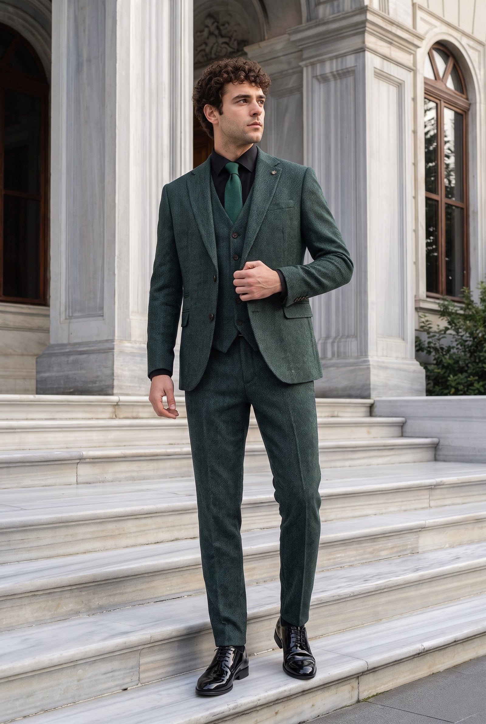 Look #1013 styled with Thomas - Oliivinvihreä kolmiosainen villasekoitteinen tweedpuku