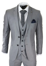 Miesten vaaleanharmaa kolmiosainen puku klassisella tikkikuviolla, häät, kesä, tanssiaiset, klassiset sulhaset