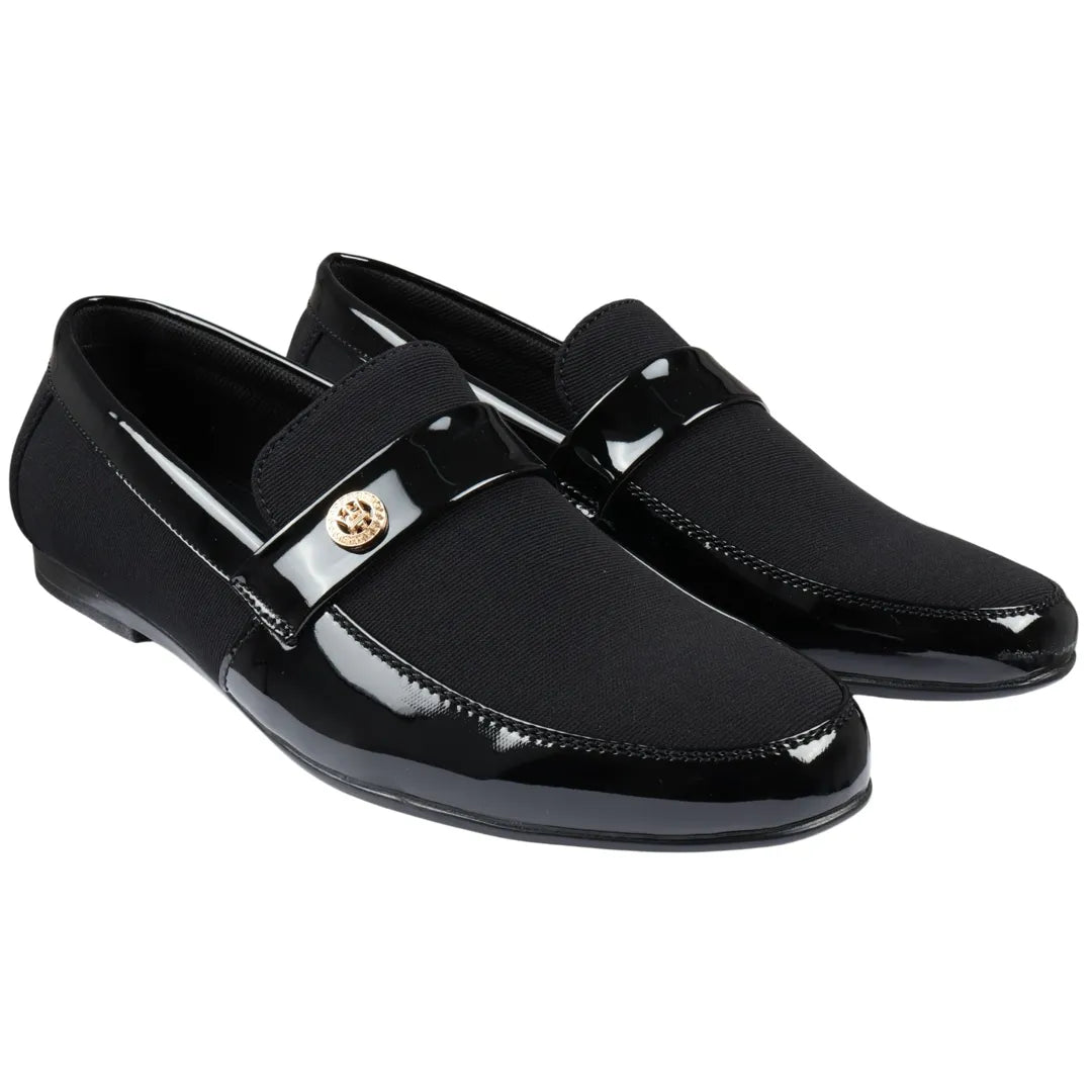 Miesten kevyet mustat slip-on-kengät