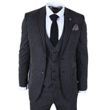 IM45 - Miesten musta kolmiosainen pinstripe-puku mafiatyyliin