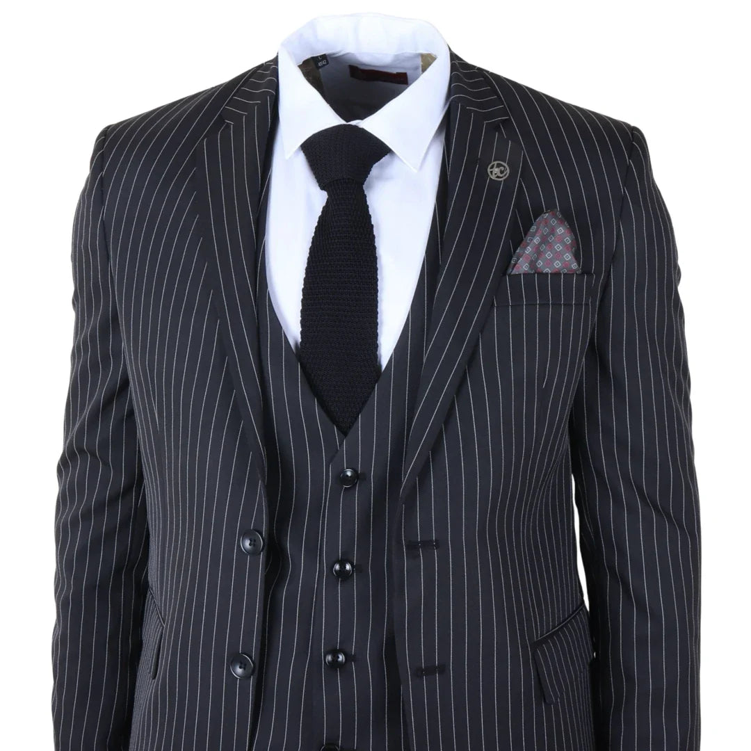 IM45 - Miesten musta kolmiosainen pinstripe-puku mafiatyyliin
