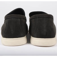 Miesten mokkanahkaiset mustat slip-on-loaferit, joissa on mukava istuvuus