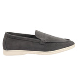 Miesten harmaat mokkanahkaiset slip-on-loaferit, joissa on mukava istuvuus