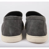 Miesten harmaat mokkanahkaiset slip-on-loaferit, joissa on mukava istuvuus