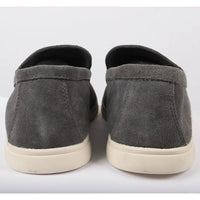 Miesten harmaat mokkanahkaiset slip-on-loaferit, joissa on mukava istuvuus