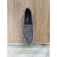 Miesten harmaat mokkanahkaiset slip-on-loaferit, joissa on mukava istuvuus