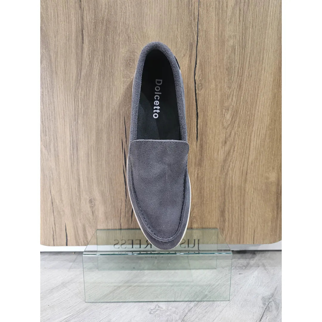 Miesten harmaat mokkanahkaiset slip-on-loaferit, joissa on mukava istuvuus