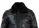 Miesten musta nahkainen pilottitakki, jossa turkiskaulus ja Slim Fit Bomber -materiaalia.
