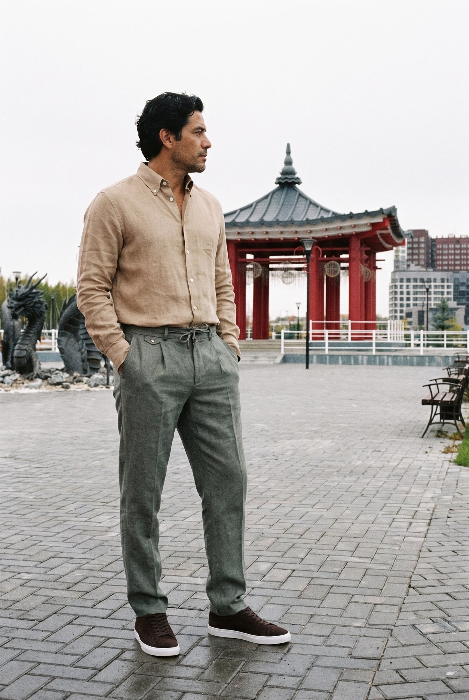 Look #1030 styled with Miesten salvianvihreät 100% pellavaiset laskostetut kiristysnyörilliset housut rennot, suorat ja mukavat