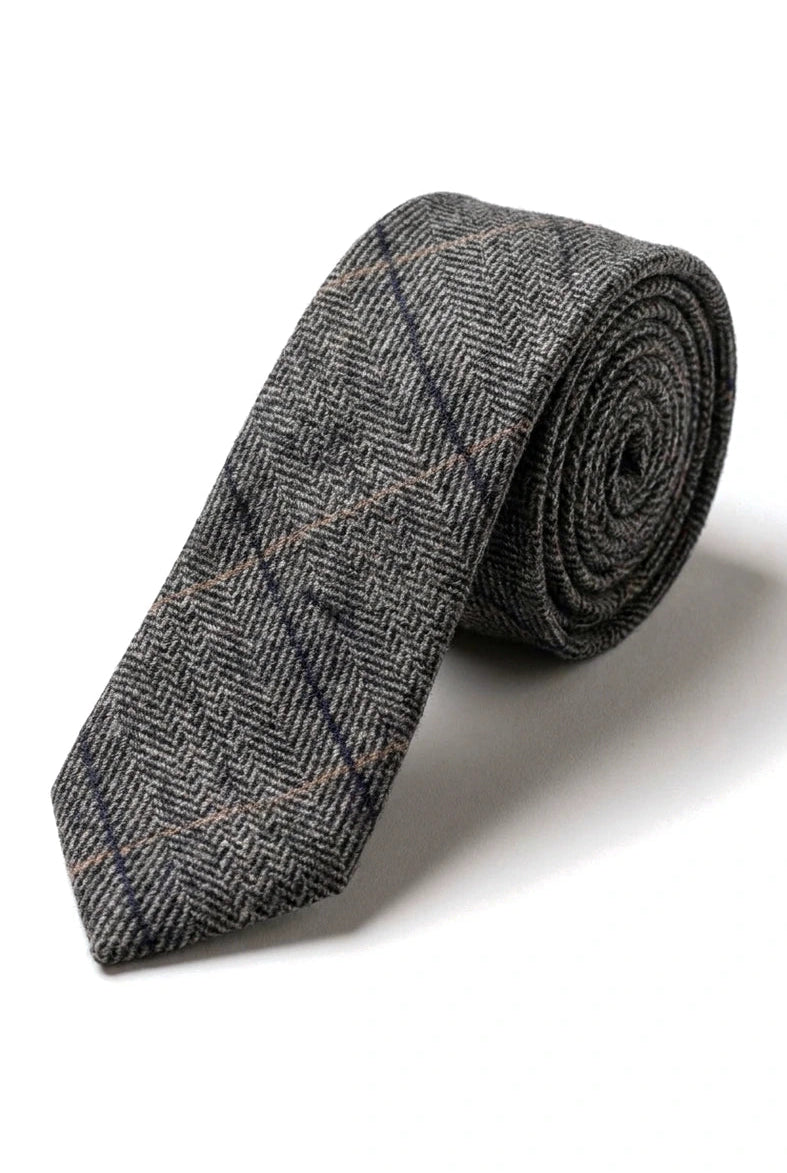 Hiilenharmaa ruutuinen tweed-solmio nenäliinalla ja solmiopidikkeellä - Hiilenharmaa