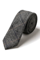 Hiilenharmaa ruutuinen tweed-solmio nenäliinalla ja solmiopidikkeellä - Hiilenharmaa
