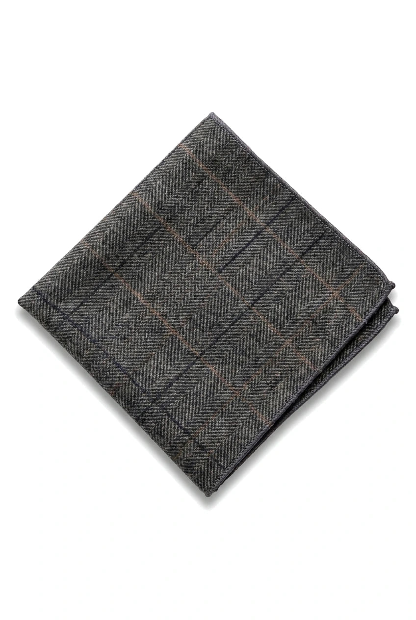 Hiilenharmaa ruutuinen tweed-solmio nenäliinalla ja solmiopidikkeellä - Hiilenharmaa