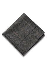 Hiilenharmaa ruutuinen tweed-solmio nenäliinalla ja solmiopidikkeellä - Hiilenharmaa