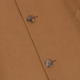 Miesten villainen 3/4-tuumainen kamelinruskea päällystakki, klassinen napitettava kaulus, olkapäälle paikka