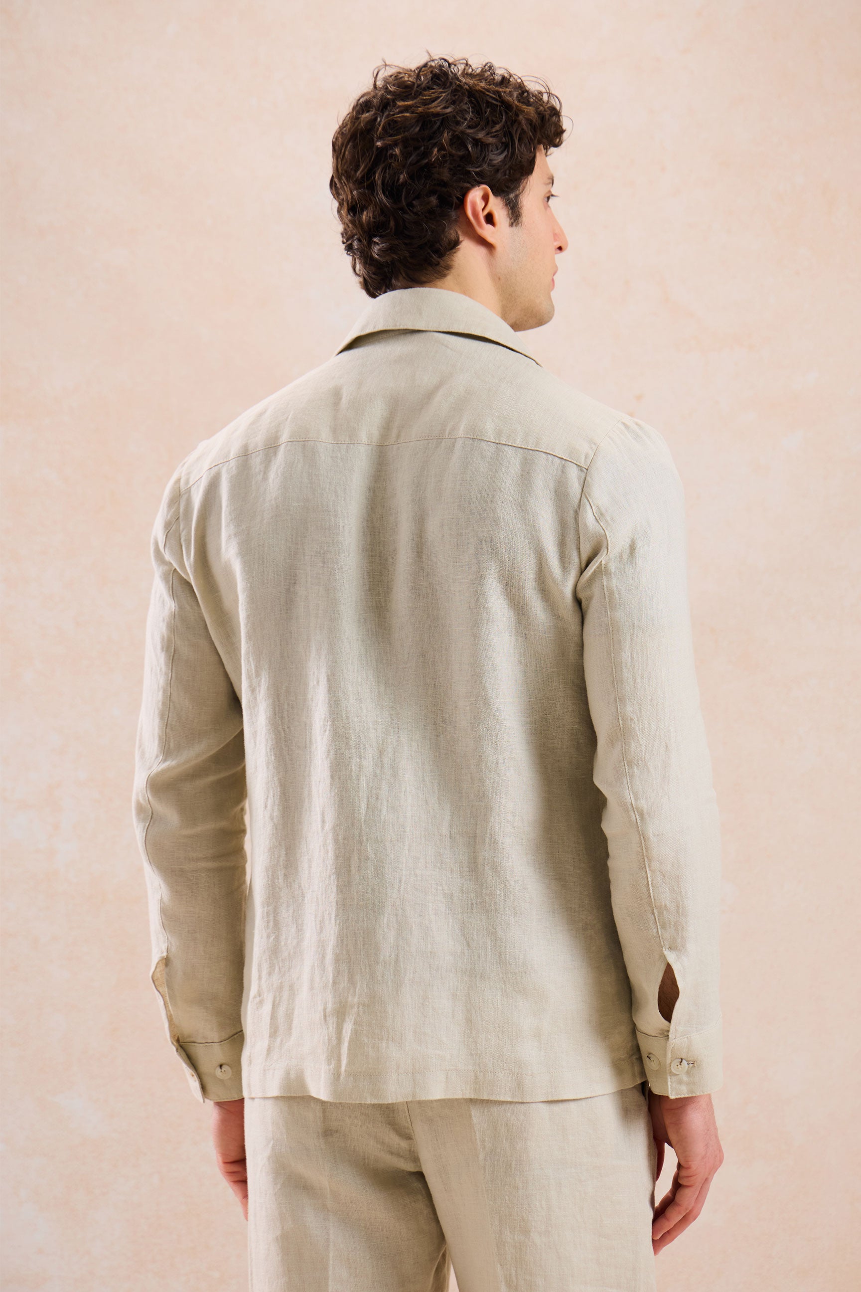 Miesten beige pellavainen rento kaksiosainen puku vetoketjulla, safarityylinen kesäpuku