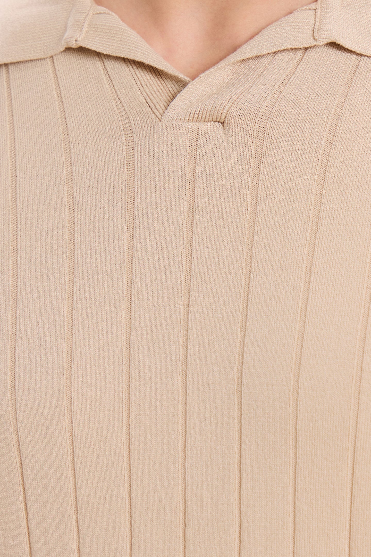 Miesten beige ribbineuleinen poolopaita