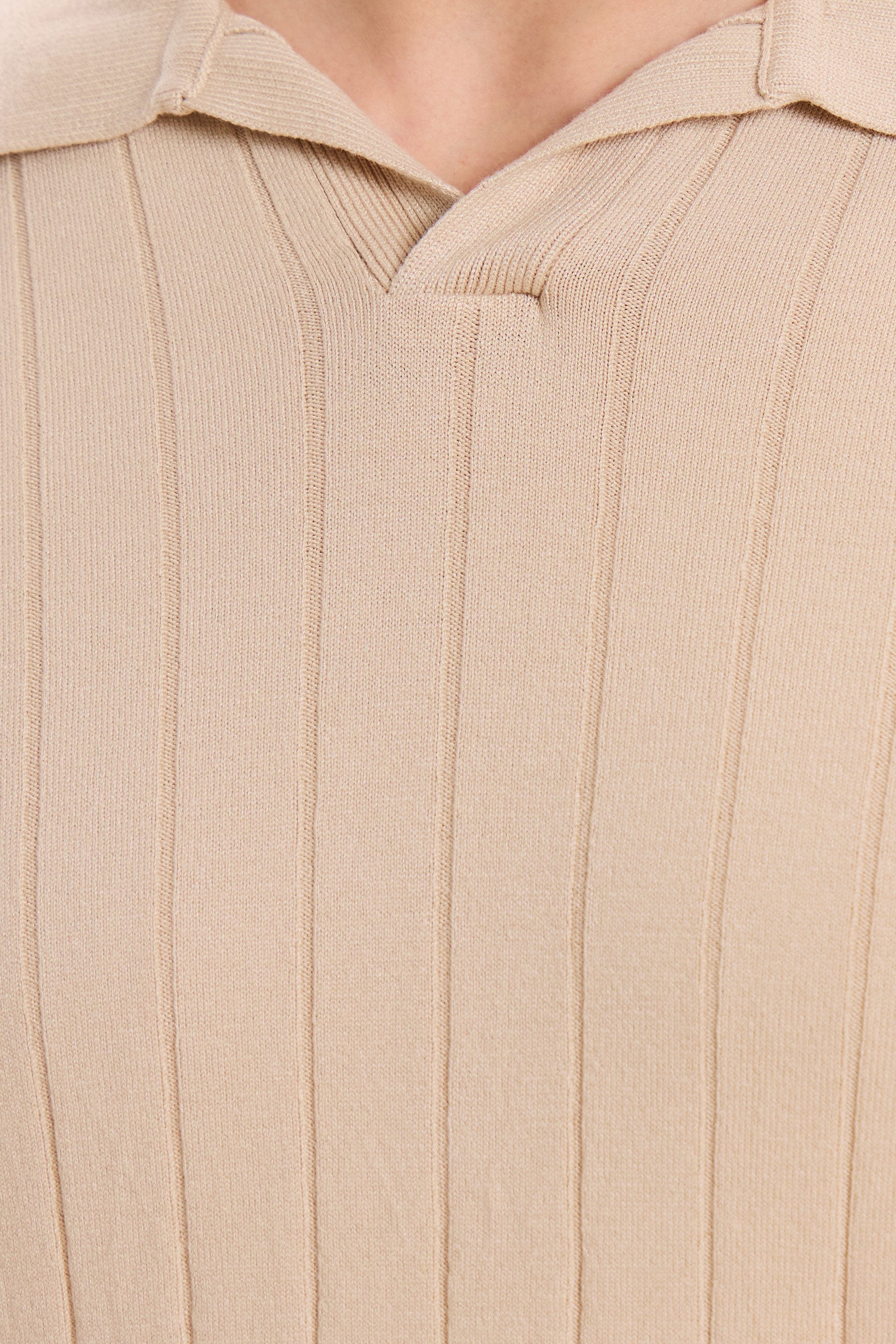Miesten beige ribbineuleinen poolopaita
