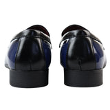 Miesten siniset lakkakengät tupsuilla ja slip-on-korkokengät
