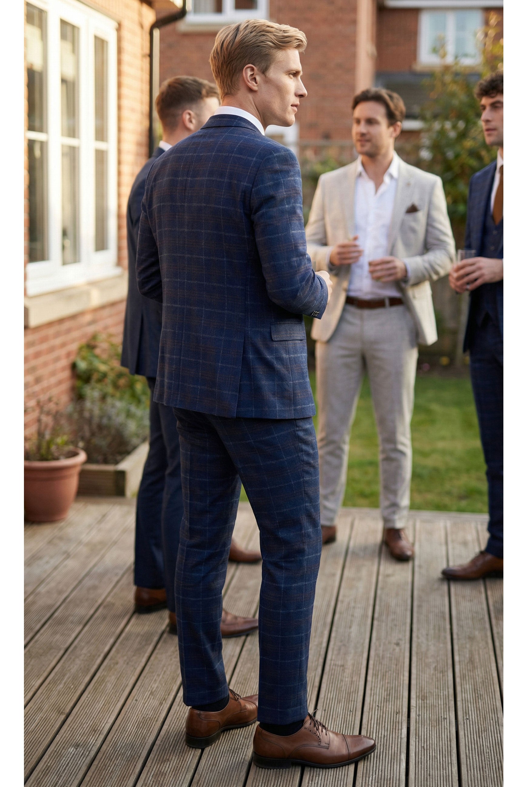 Miesten tummansininen ruutuinen kolmiosainen puku - Paul Andrew Kenneth