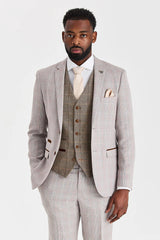 Leo Beige -puku ja Harris Brown -tweed-kontrastivärinen liivi