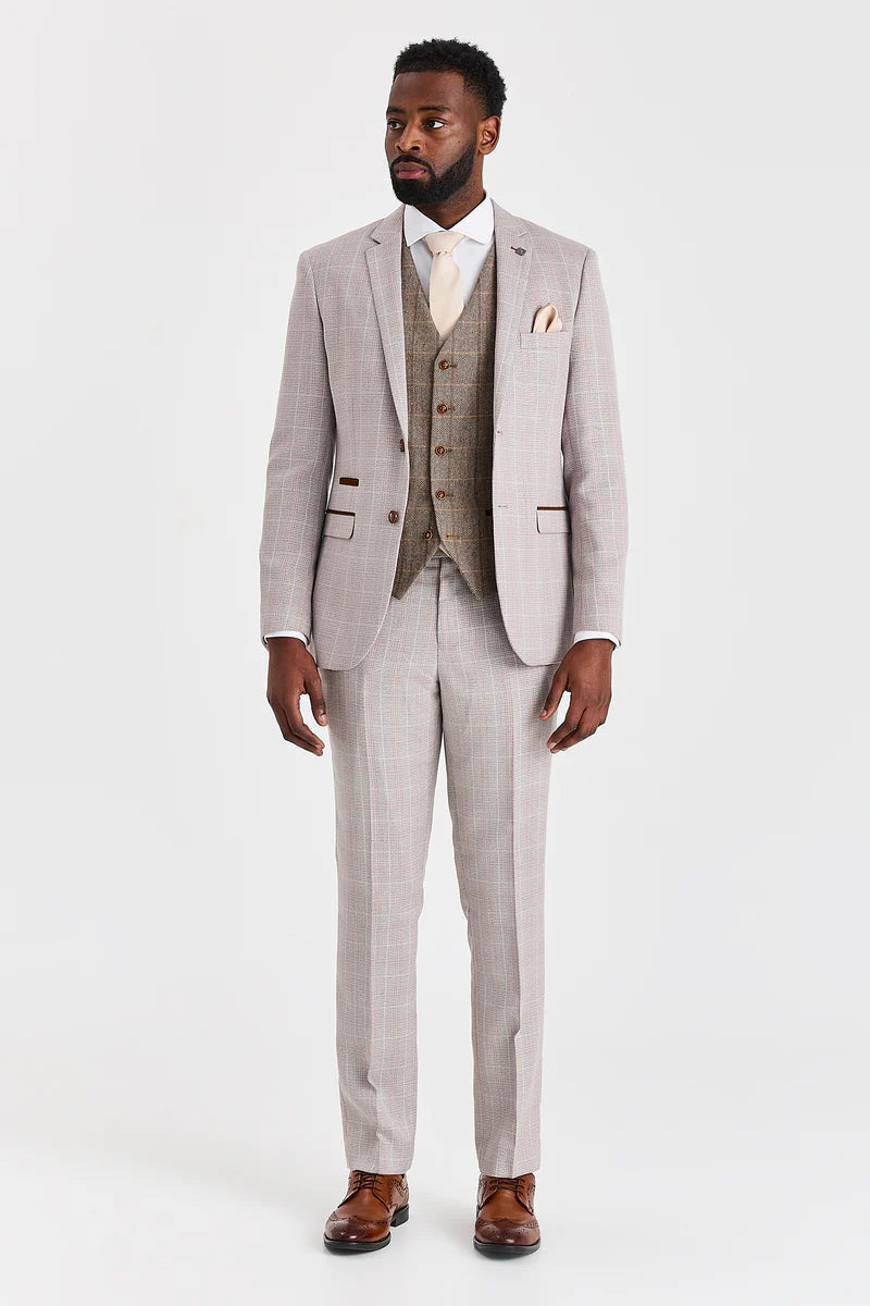 Leo Beige -puku ja Harris Brown -tweed-kontrastivärinen liivi