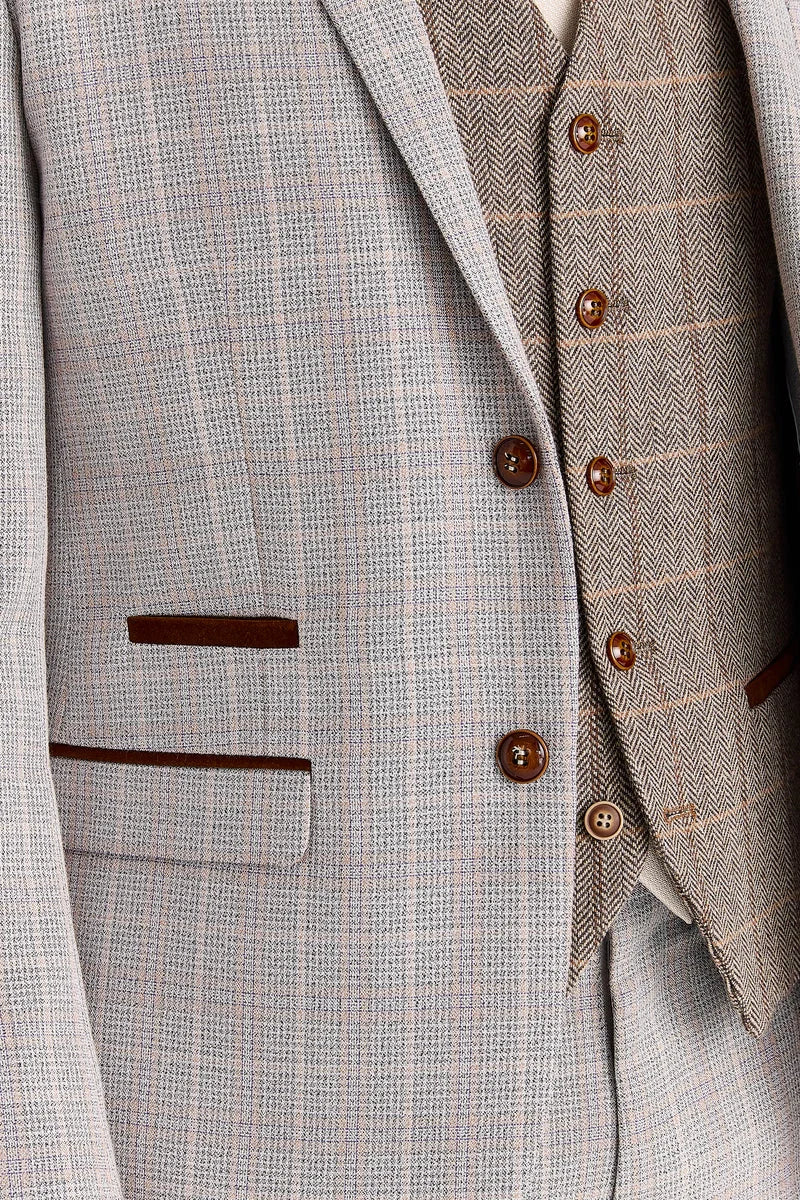 Leo Beige -puku ja Harris Brown -tweed-kontrastivärinen liivi