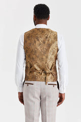 Leo Beige -puku ja Harris Brown -tweed-kontrastivärinen liivi