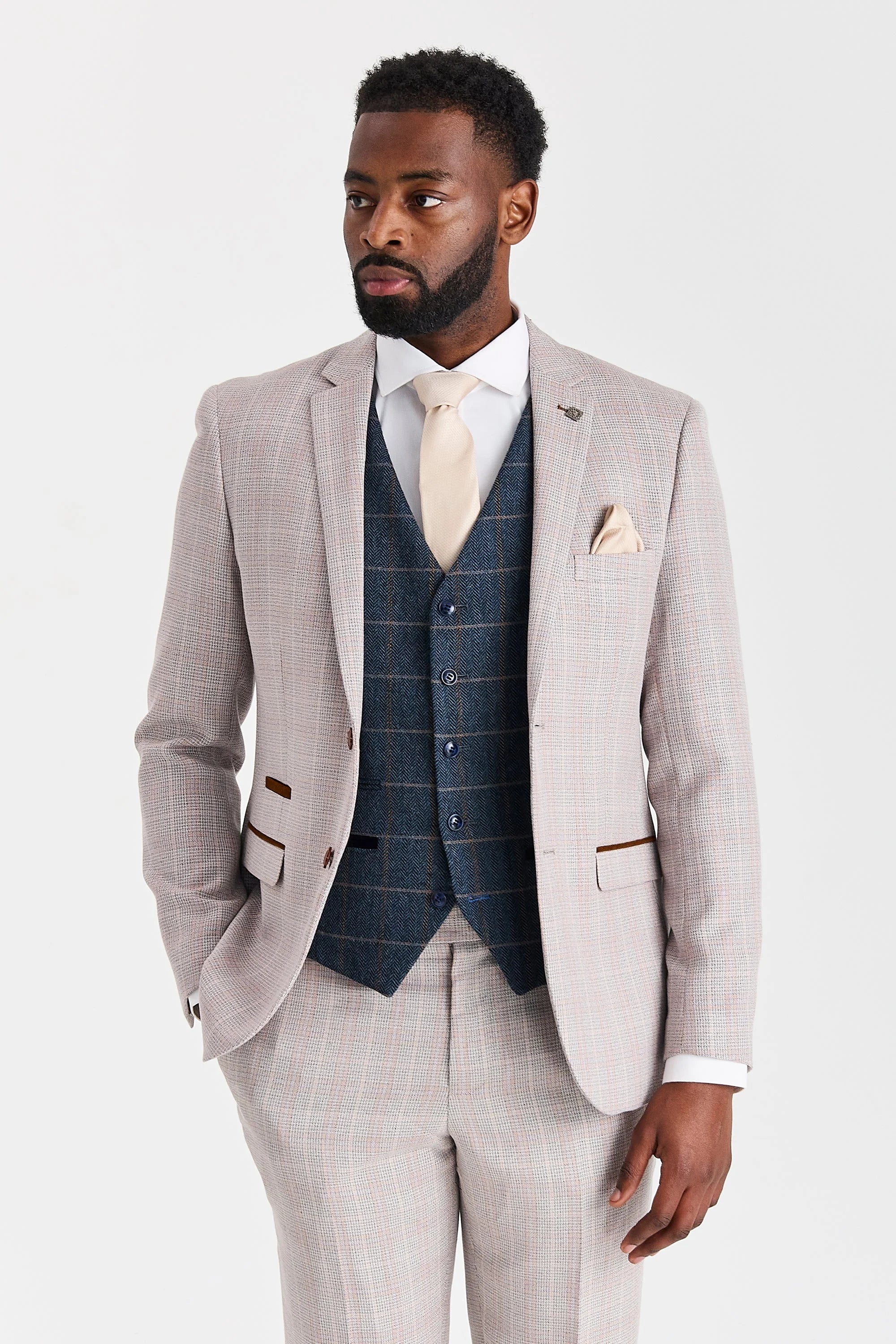 Leo Beige -puku ja Harris Navy Tweed -liivi