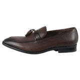 Miesten loaferit slip-on-tupsuilla varustetut muodolliset kengät