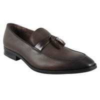 Miesten loaferit slip-on-tupsuilla varustetut muodolliset kengät