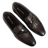 Miesten loaferit slip-on-tupsuilla varustetut muodolliset kengät