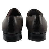 Miesten loaferit slip-on-tupsuilla varustetut muodolliset kengät