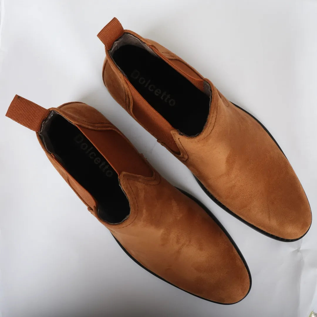 Miesten slip-on-nilkkurit, ruskeat mokkanahkavuorilla ja ruskeat, nahkaiset Chelsea-saappaat