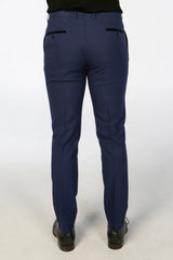 Mark - Miesten tummansininen ruudullinen kolmiosainen mittatilaustyönä tehty puku