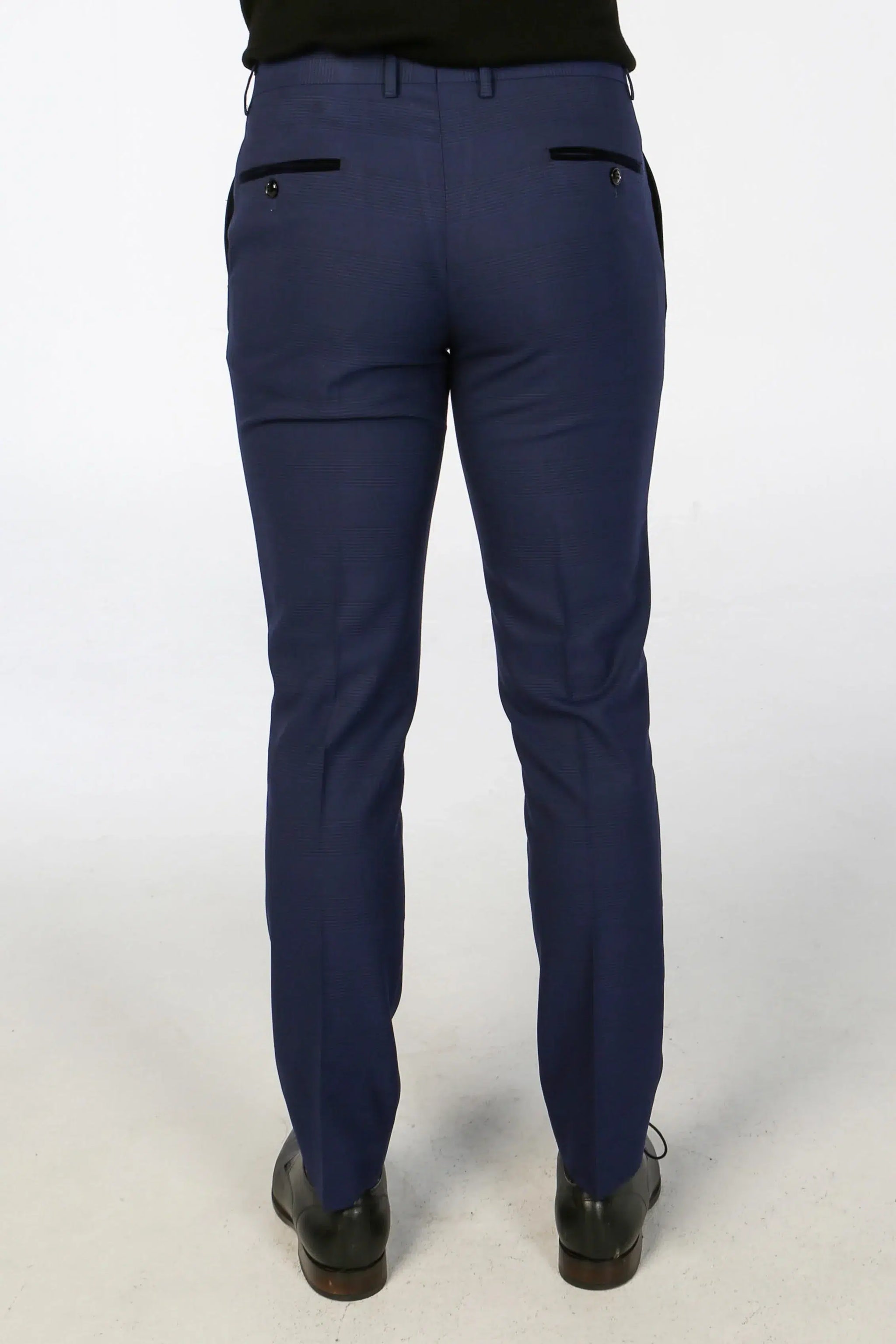 Mark - Miesten tummansininen ruudullinen kolmiosainen mittatilaustyönä tehty puku