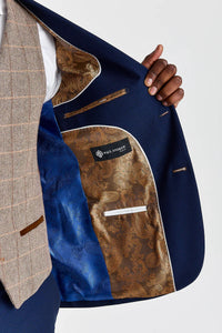 Mayfair Navy -teksturoitu puku ja Harris Brown -tweed-kuvioinen kontrastiliivi