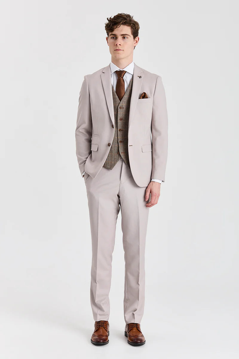 Mayfair Stone -kuvioitu puku ja Harrisinruskea tweed-liivi
