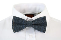 Miesten siniset tweed-kuvioiset kalanruotokuvioiset Marc Darcy -rusetit, vintage retrokuviolla
