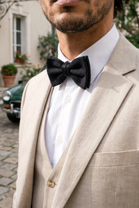 Miesten musta neulottu rusetti
