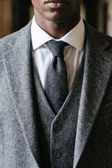 Miesten musta villasekoitteinen tweed-solmio