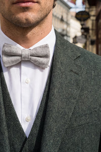 Miesten vaaleanharmaa tweed-rusetti