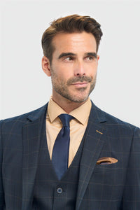 Miesten laivastonsininen ruutukuvioinen mittatilaustyönä tehty bleiseri